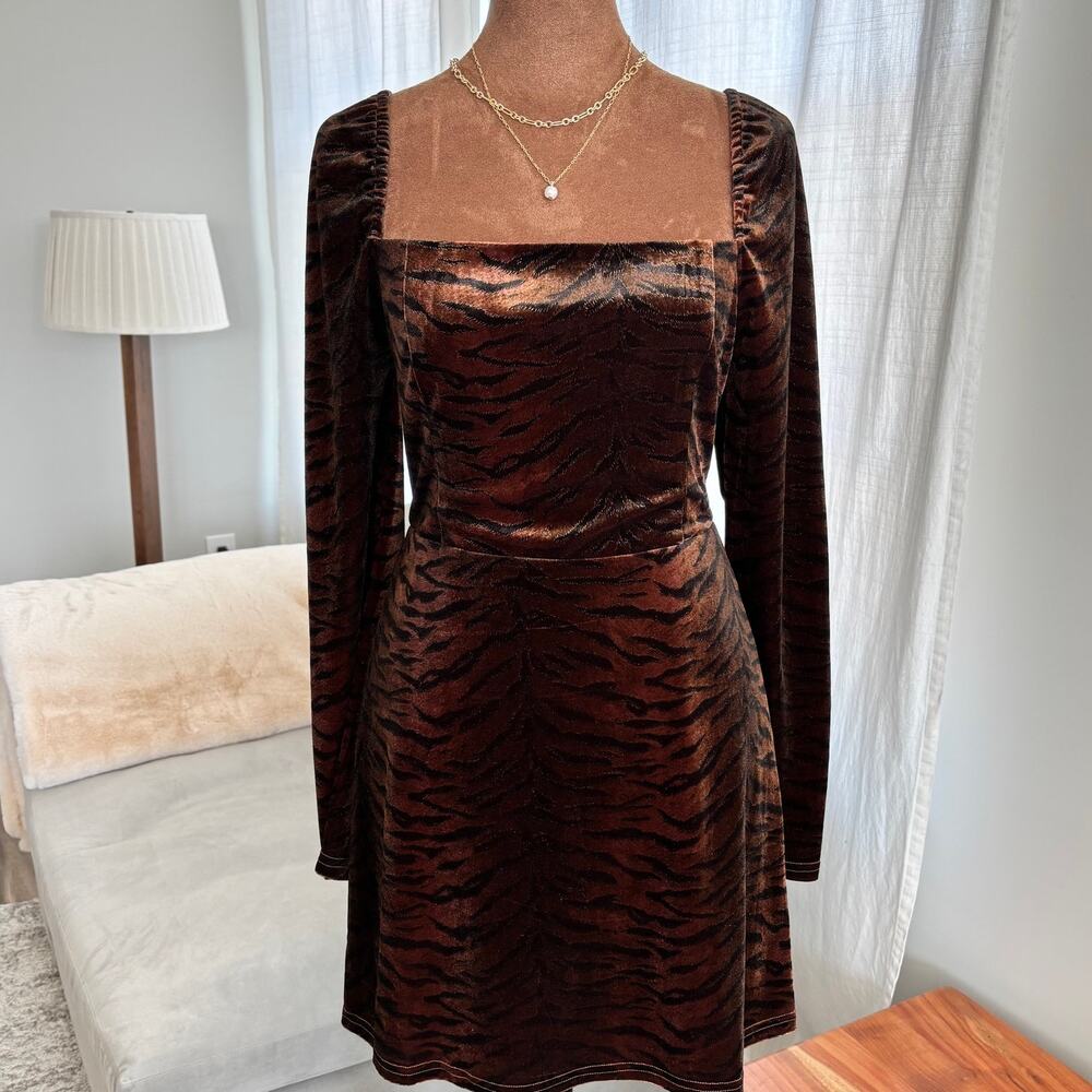 Le Lis Dress Medium Bronze Tiger Print Velvet Square Neck Long Sleeve Whimsygoth